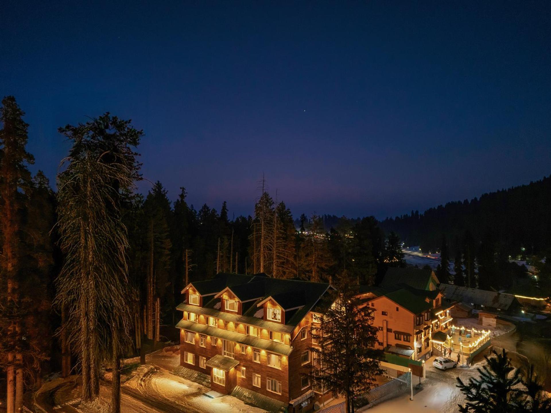 Hotel Pine Spring גולמארג מראה חיצוני תמונה