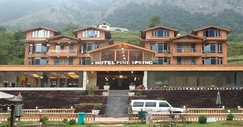 Hotel Pine Spring גולמארג מראה חיצוני תמונה