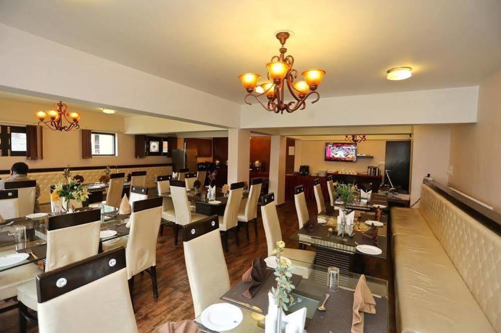Hotel Pine Spring גולמארג מראה חיצוני תמונה