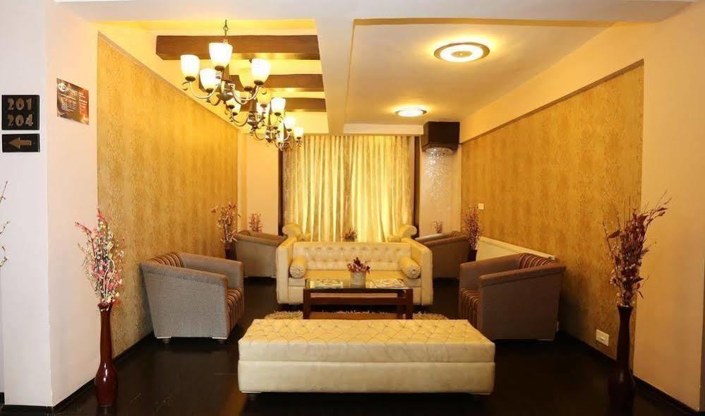 Hotel Pine Spring גולמארג מראה חיצוני תמונה